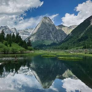 潮汐间的礁石密语