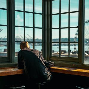 誰もいないここで僕は泣く