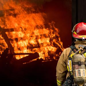 丧尸围城紧急避难末日危机