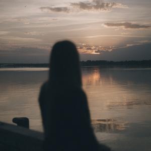 夜，萤火虫和你