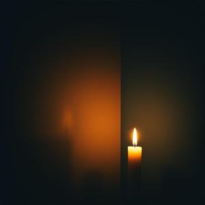 Schatten im Kerzenlicht