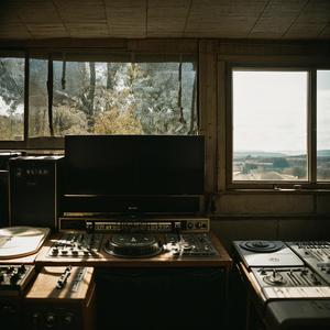 奉送王信州崟北归