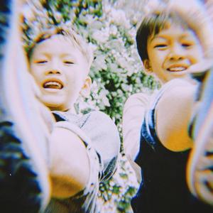 Sebaya (feat. Mondblume)