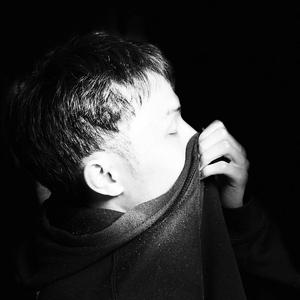 在彩色里朝圣黑白