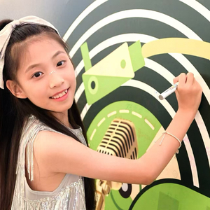 杨依诺《omg新年到》