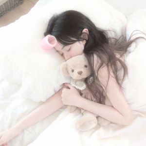 莲灯摇橹引梦鲸