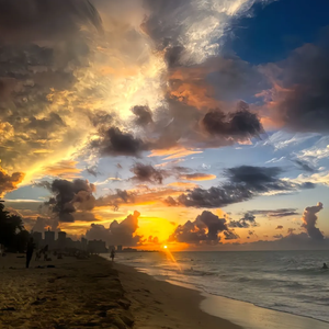 火烧云里的微光