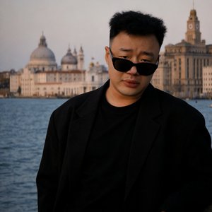少皱眉 我喜欢爱笑的你