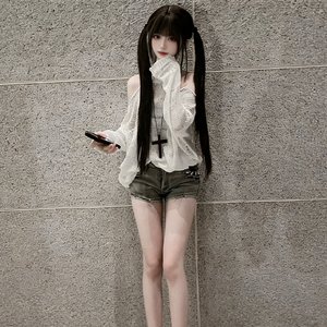 《冲破樊笼》  （注：根据要求提取两个明确歌名，未输出其他符号或解释。若需单选，可任选其一。）