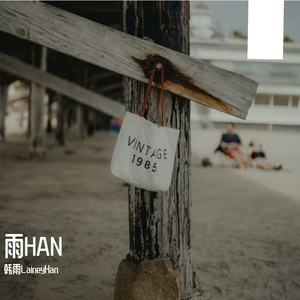 溪边鹅卵石的宁静之韵