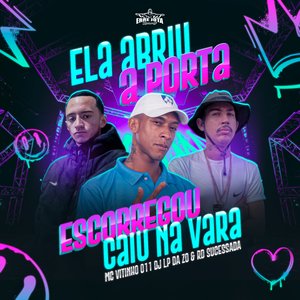 Ela Abriu a Porta Escorregou e Caiu na Vara