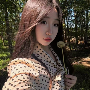 她微笑时好美