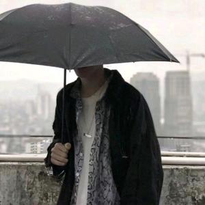 她只是一个女孩