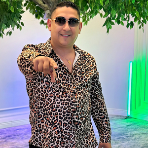 Stau cu tata meu la masa