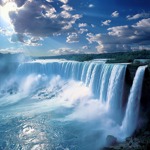 Reflejos Crepusculares En El Agua