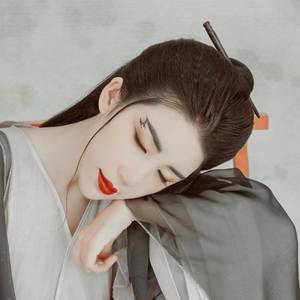 Fly to the Top of the Clouds向云端