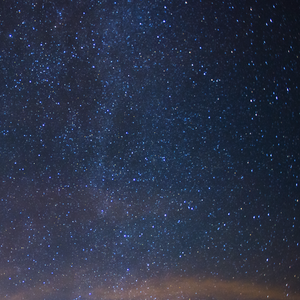 轮廓在黑夜之中淹没