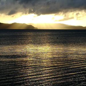 雪の日の灰色の曇