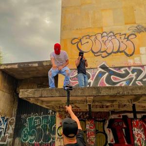 Pendiente A los Miles (feat. Moppe)