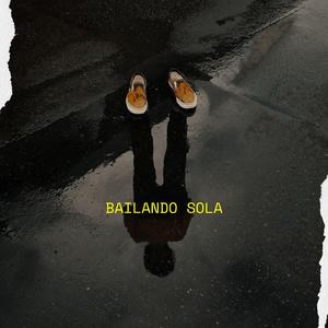 BAILANDO SOLA