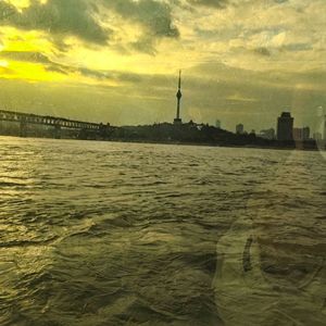 用光芒编织成翅膀