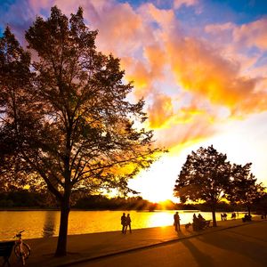 来不及年轻就老了