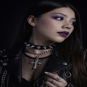 NO LA ESCUCHES A LAS 12 AM