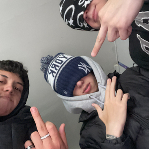 DEJA DE PEGARME MAMÁ (Remastered 2026)