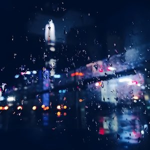 春风藏在你的眼角眉