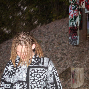 SHALLOW GRAVE IN HIGH TIDE