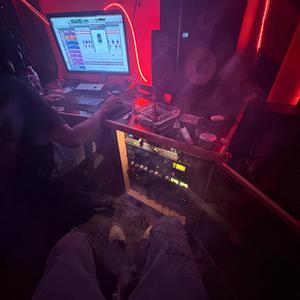 Lemme tell you (feat. HUNNIT)