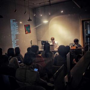 一个人多简单（Live）