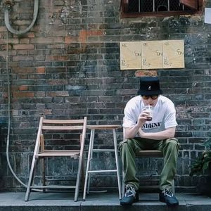 至少做一件离谱的事