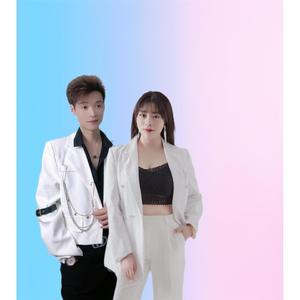 我俩就像小燕飞