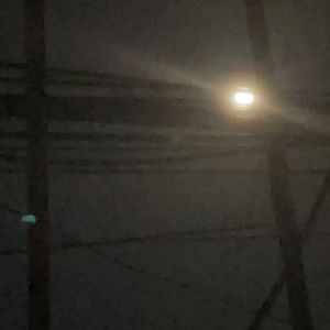 你点燃一束黄色的枯草杀死了黑夜把火永远留在这里
