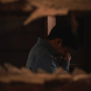 小声的唱着我们的歌