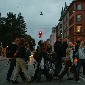 Mens Vi Vælter (Fra Grænser)