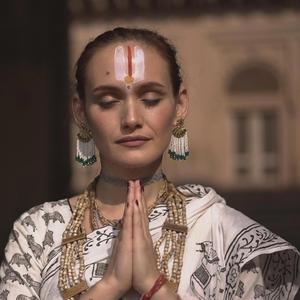 Radha Naam Adhar Paramadhana (feat. Ramón Rodríguez Gómez - Tabla & Toni Calvo - Sitar)