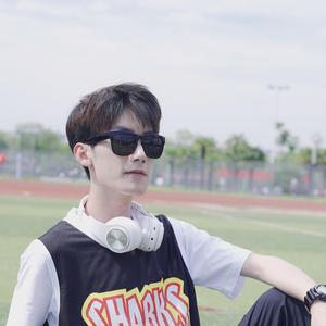 暖小新 - 地铁等待