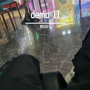 对面的女孩看过来