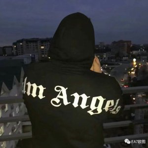 双手合十成为自己的神