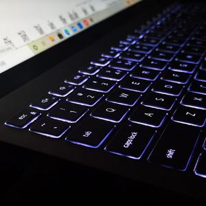 谁（翻自 廖俊涛）