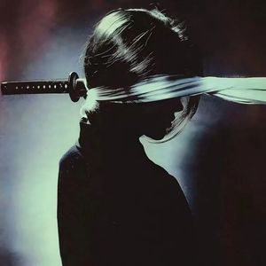 DIGNIFIED（不怒自威）