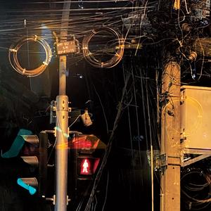 แสงไฟ... ค่อยๆ จาง...