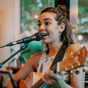 Und eigentlich gefall'n mir die Bilder besser, wenn du davor stehst