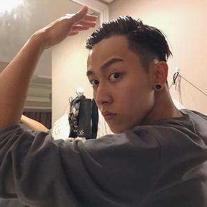 我很好， 只是偶尔遗憾会从眼里掉