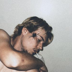 Spider Legs (feat. Plaqueboymax)