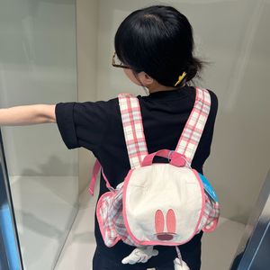 燕语呢喃春意浓