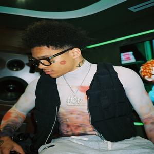 Dubai (feat. Chanelly)