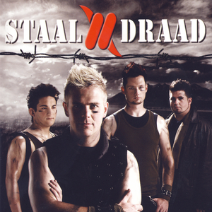 Die apie-medley (live recording): 1) Bobbejaan klim die berg 2) Die oukraalliedjie 3) Boesmanland 4) Die padda wou gaan opsit 5) You are my sunshine 6) Daar's 'n hoender wat 'n eier nie kan lê 7) Daar